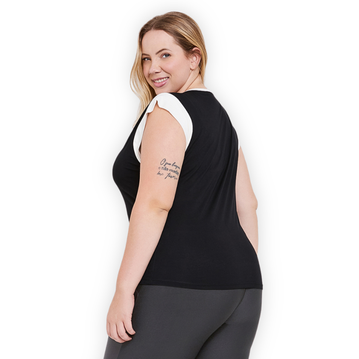 Blusa Muscle Tee Bicolor Plus Size